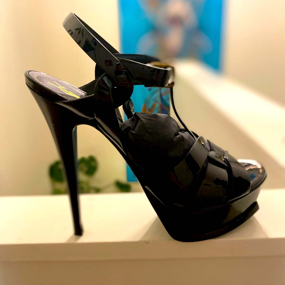 NEW!! Yves Women Black Leather High Heel Strappy size 7 never worn.